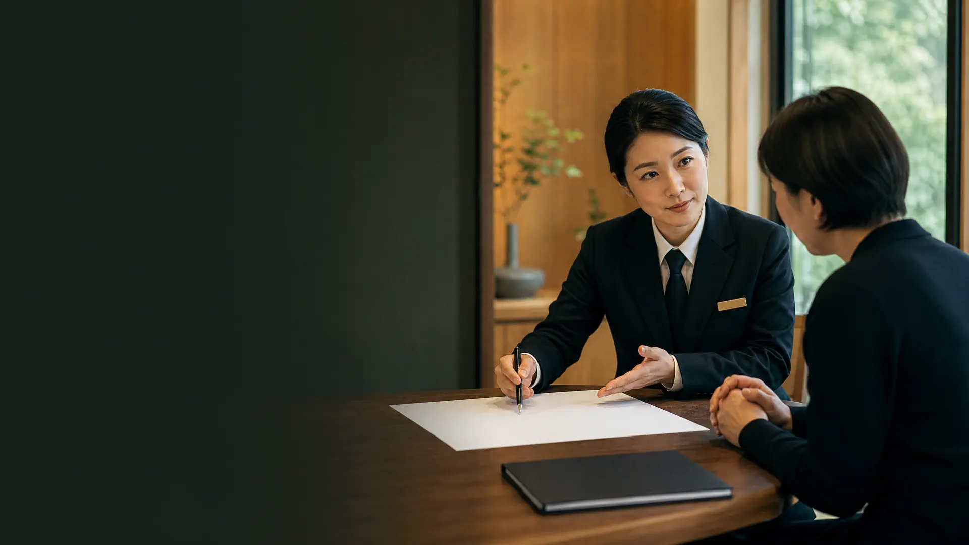 担当者がご家族へ流れを説明するイメージ